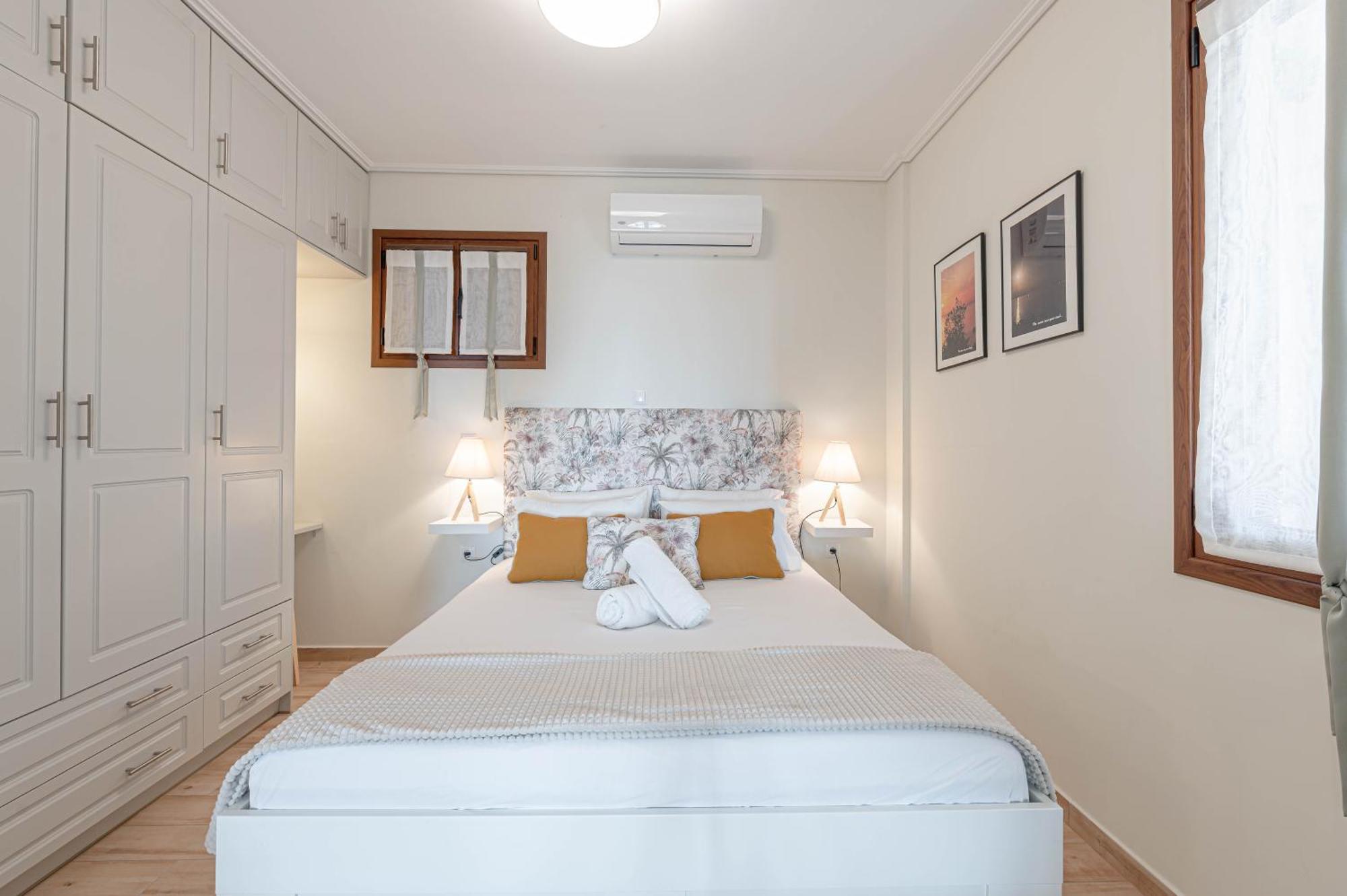 Paralio Astros Beachfront Suites シロピカド エクステリア 写真