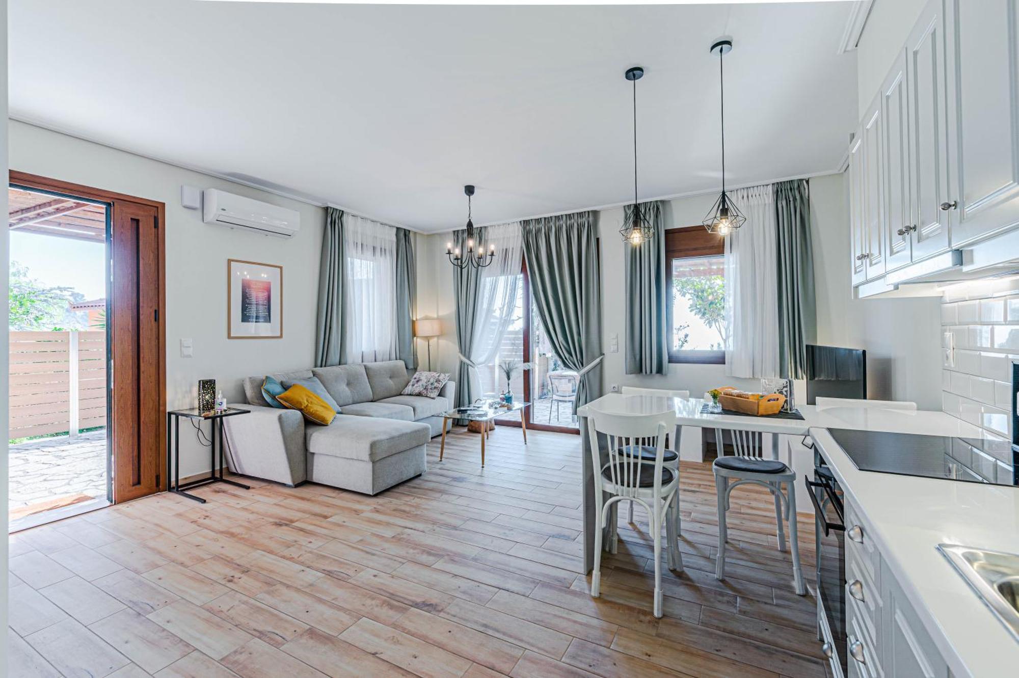 Paralio Astros Beachfront Suites シロピカド エクステリア 写真