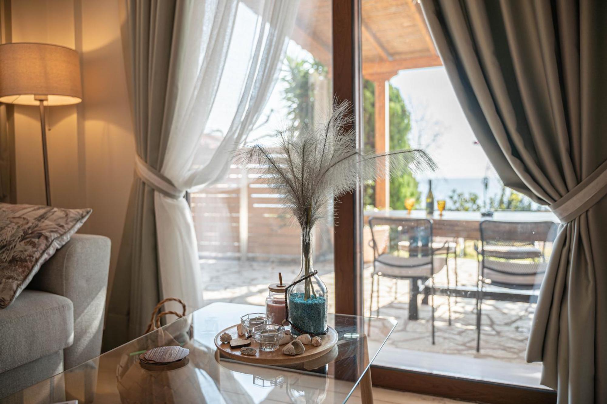 Paralio Astros Beachfront Suites シロピカド エクステリア 写真