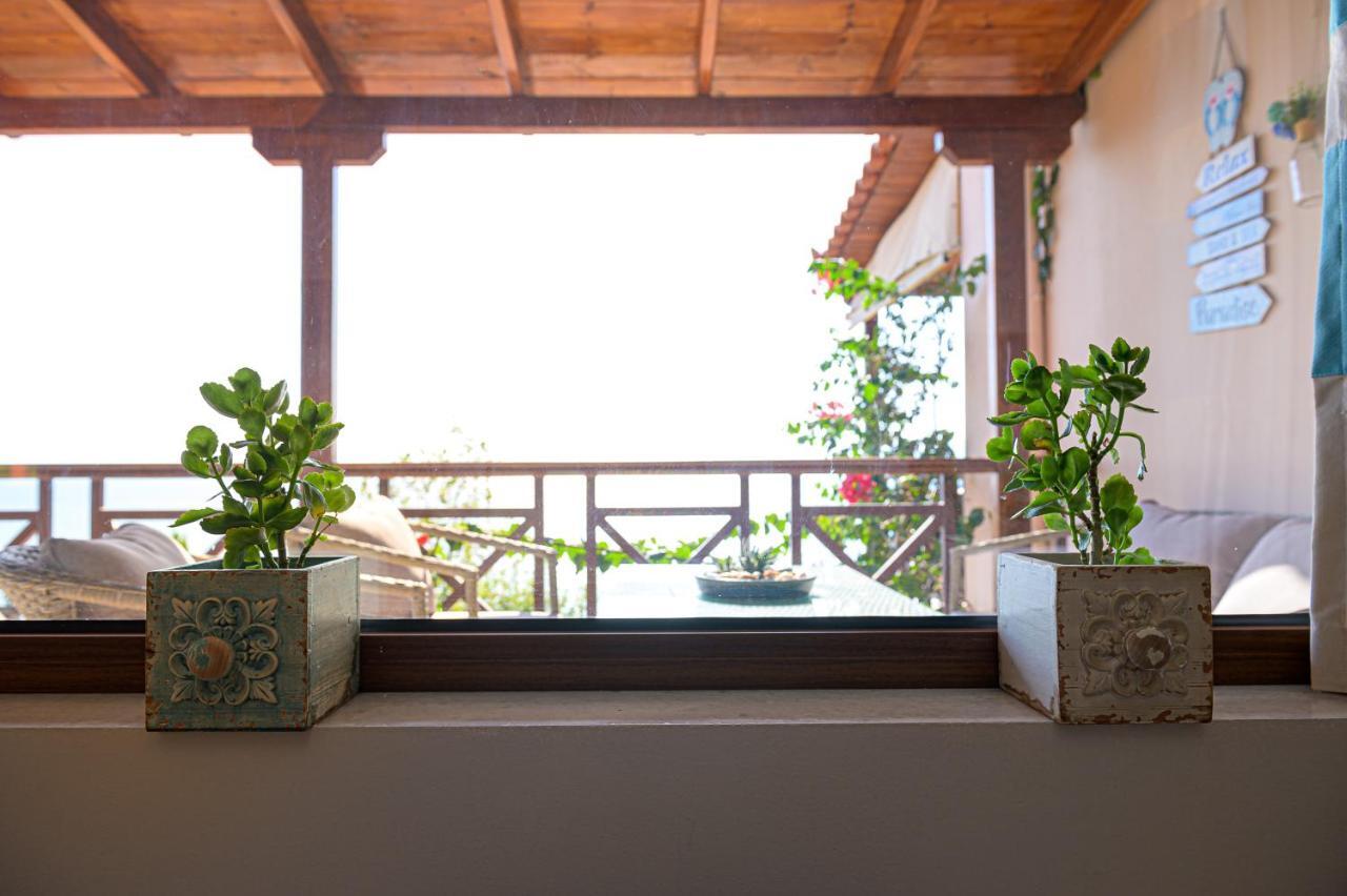 Paralio Astros Beachfront Suites シロピカド エクステリア 写真